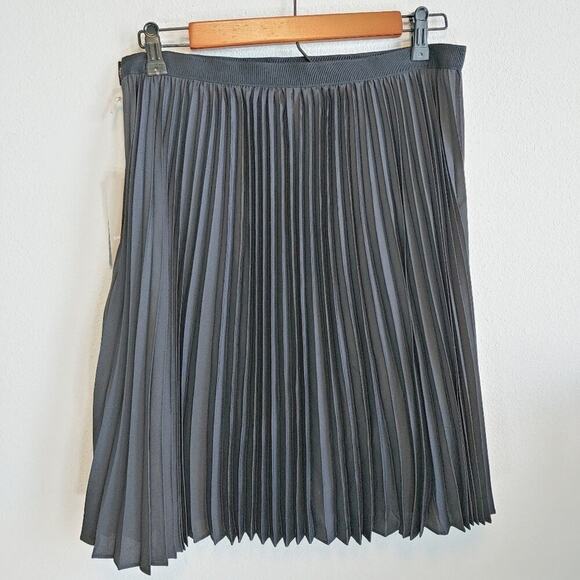 Jason Wu for Target Black Pleated Skirt Sz 10 Preppy Feminine Minimalist Casual - Picture 4 of 8